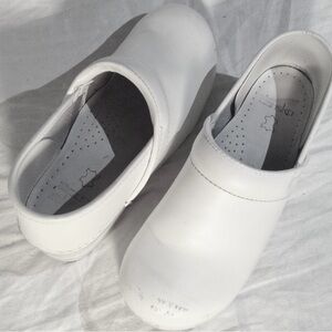 Dansko Professional White Slip-On Womens Clogs Shoes EU 40 US 9.5 10